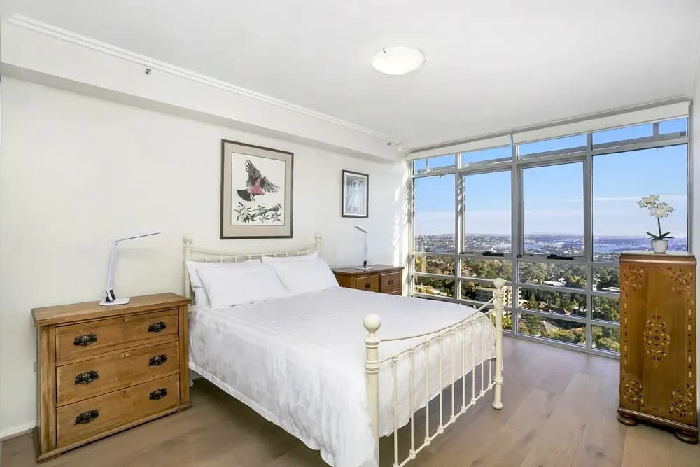 Bright Open Plan Spacious Two Bdr Apt - SL001 - photo 1