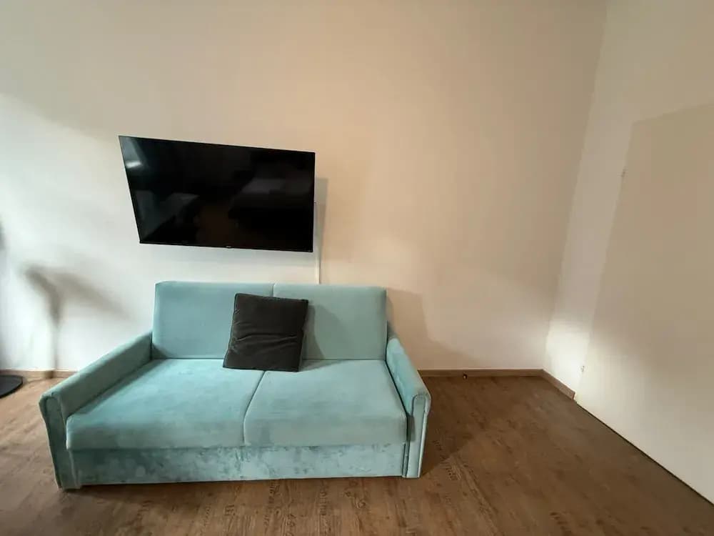 Affordable 2BR Apt Superb Location - photo 4