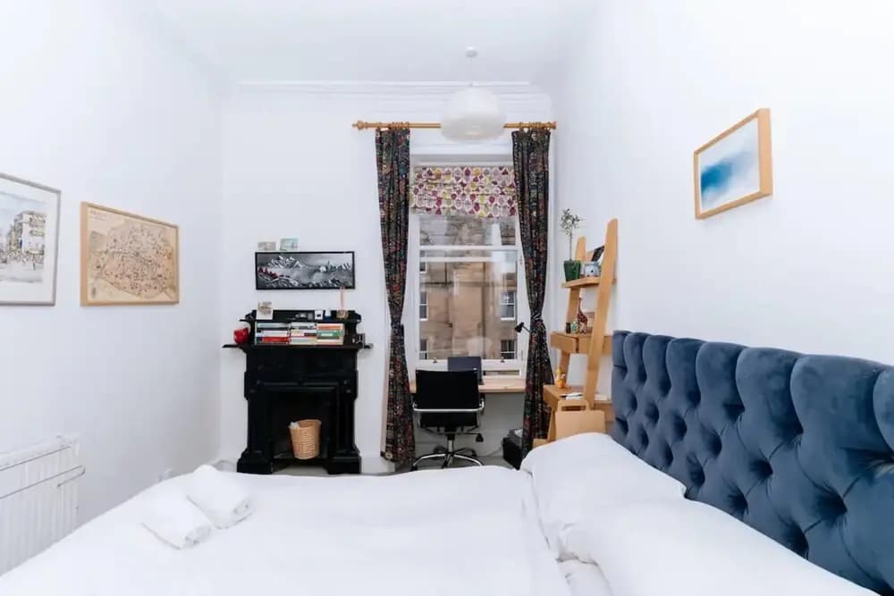 Spacious 3 Bedroom Flat in Edinburgh - photo 7
