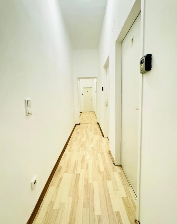 Cozy Private Room Walk to FAC Platz - photo 9