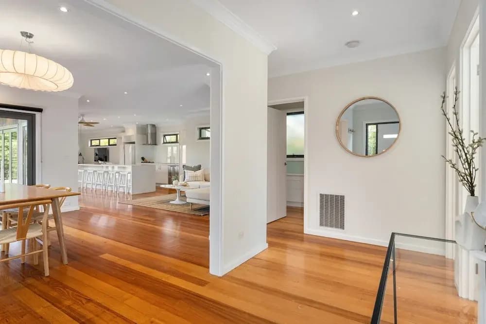 Luxurious 3-bed Home With Outdoor Spa - photo 1