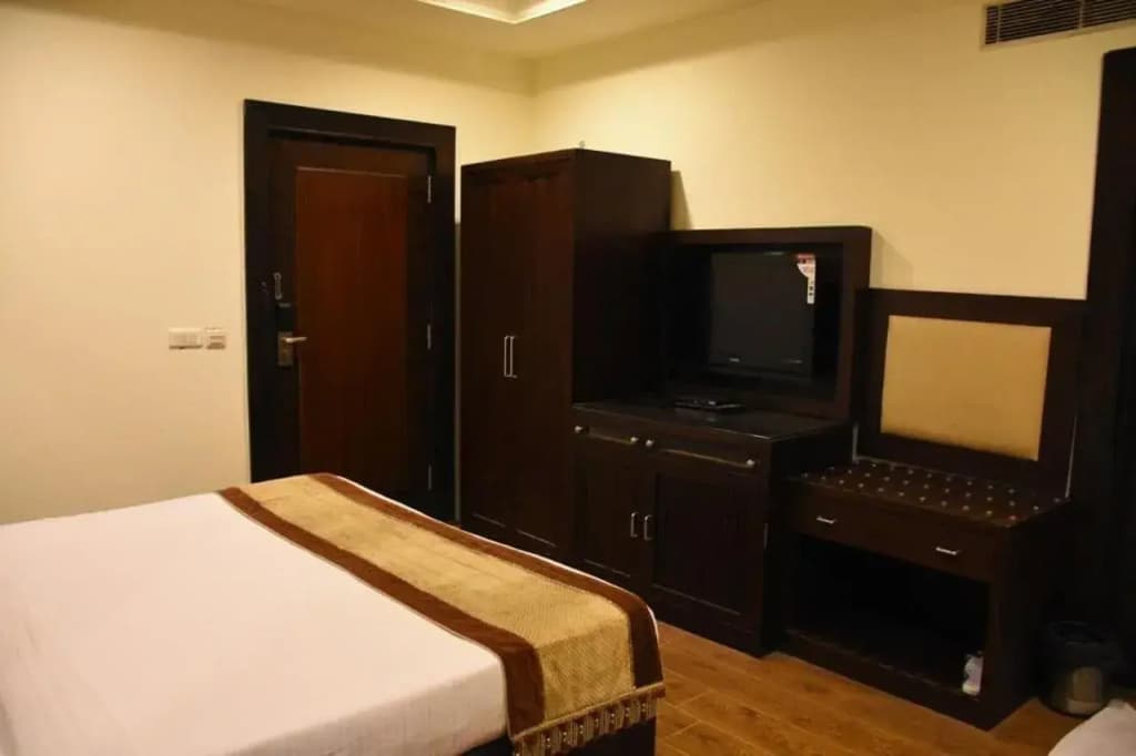 Parkland Kailash Colony - photo 5