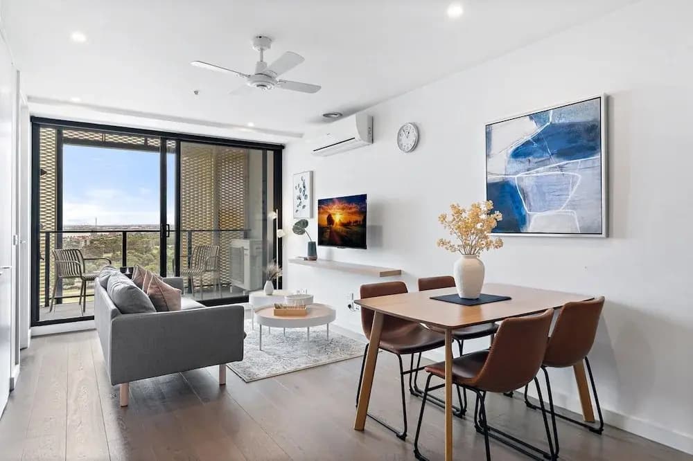 Renovated 2-bed Apartment With Balcony - photo 9