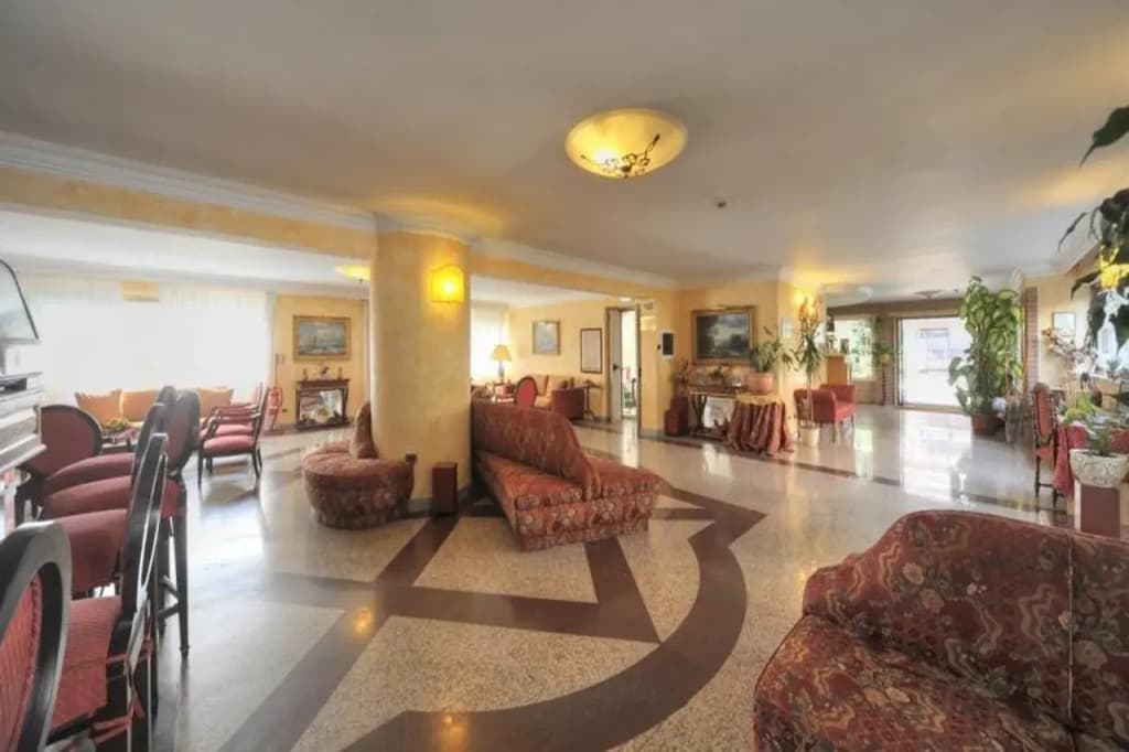 Aurora Garden Hotel - photo 2