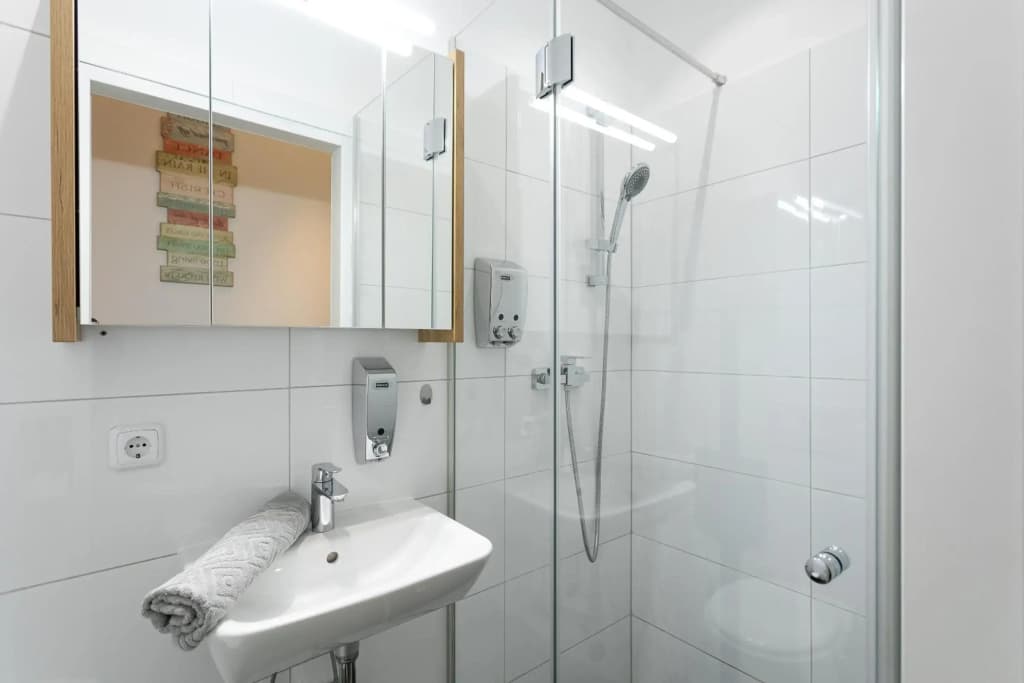 Apartment, modern und neu renoviert - photo 9