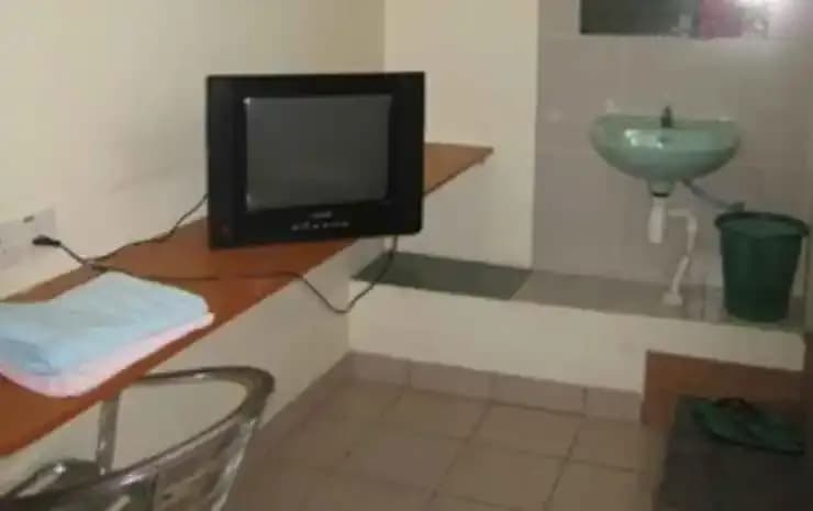 Budget Comfort Hostel - photo 7
