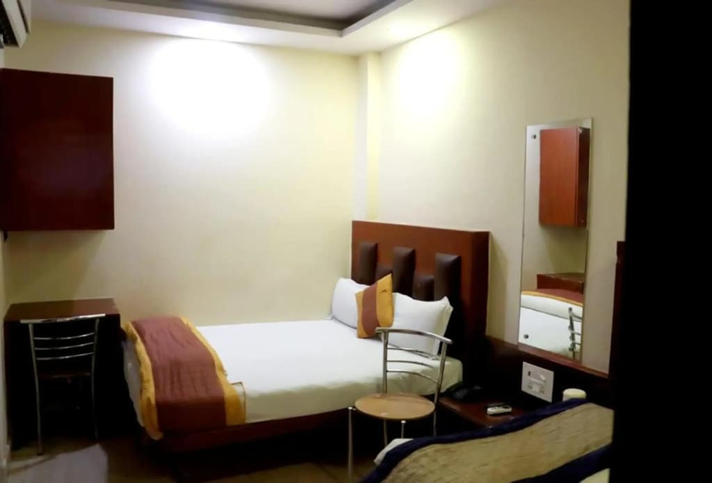 Hotel Prem Deluxe Guest House - photo 3