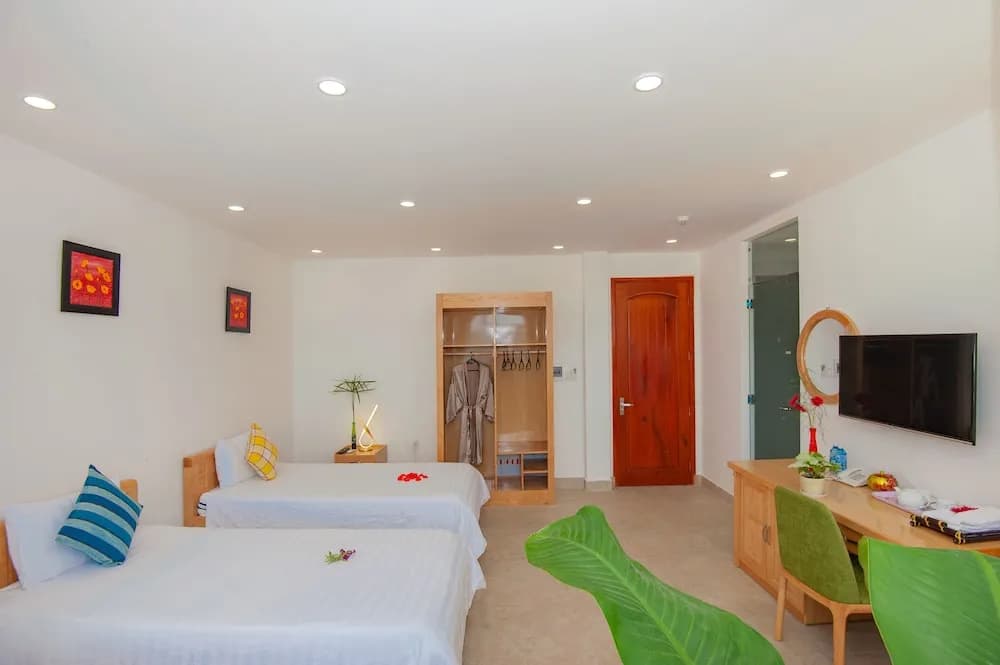 Yellow Daisy Villa - photo 1