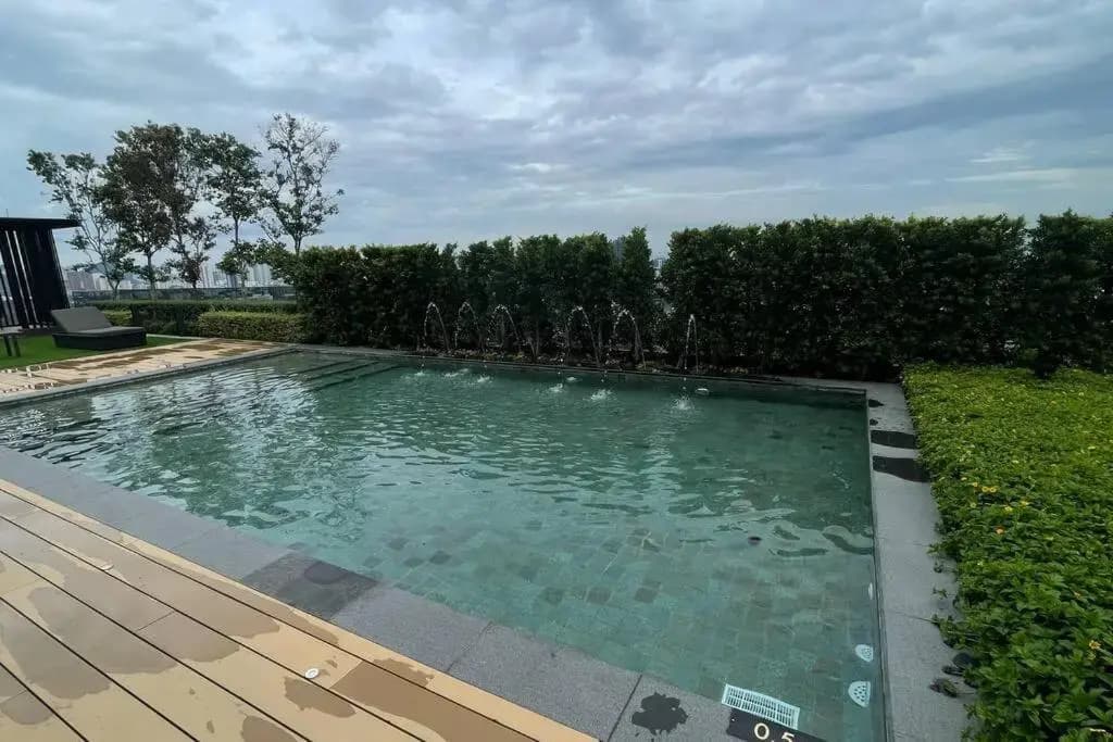 Suites with Infinity Pool at Georgetown B11 - photo 8