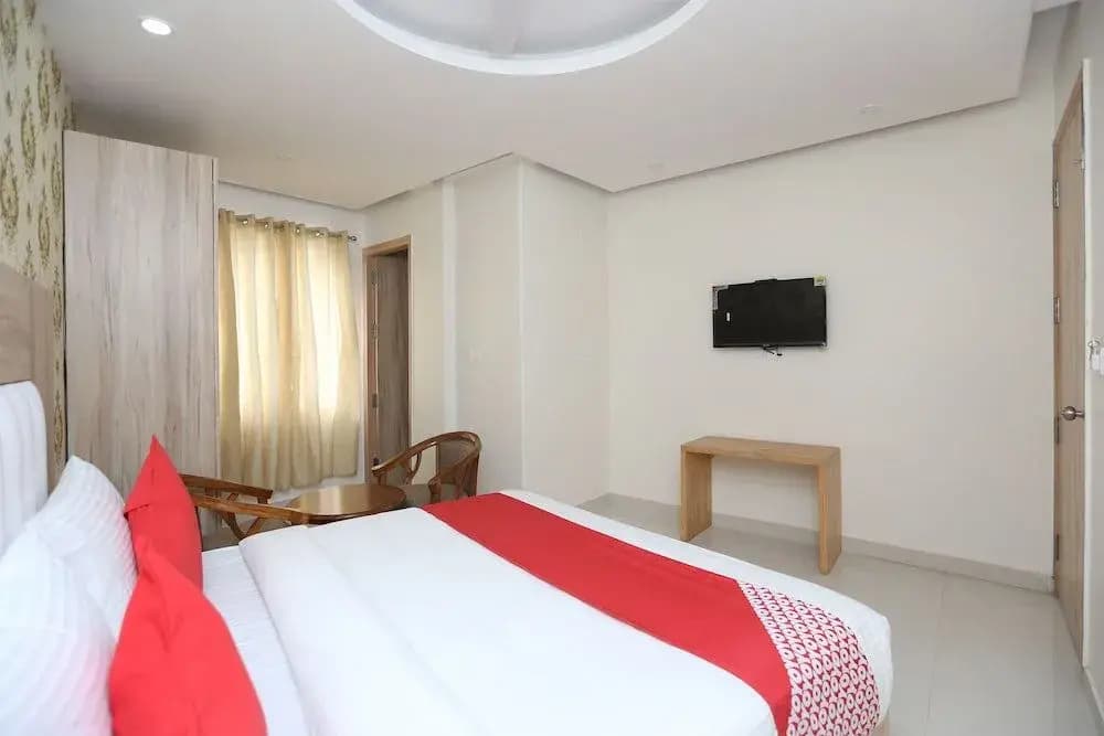 Capital O 18853 Hotel Mega - photo 2
