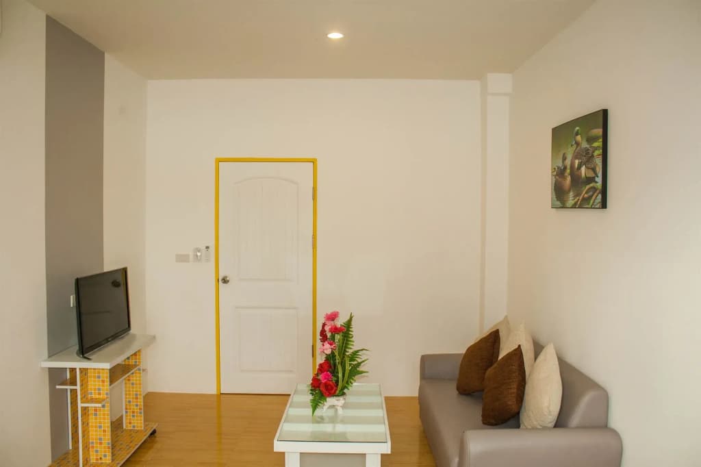 The Sunflower Holiday Hostel - photo 3