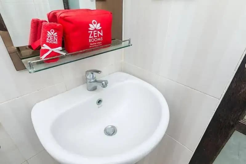 ZenRooms Seminyak Gunung Athena - photo 9
