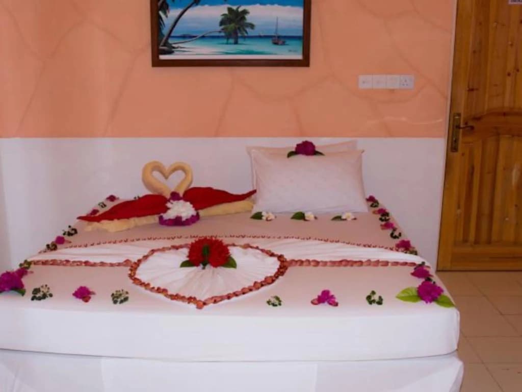 Rasdhoo Island Inn Beachfront - photo 1