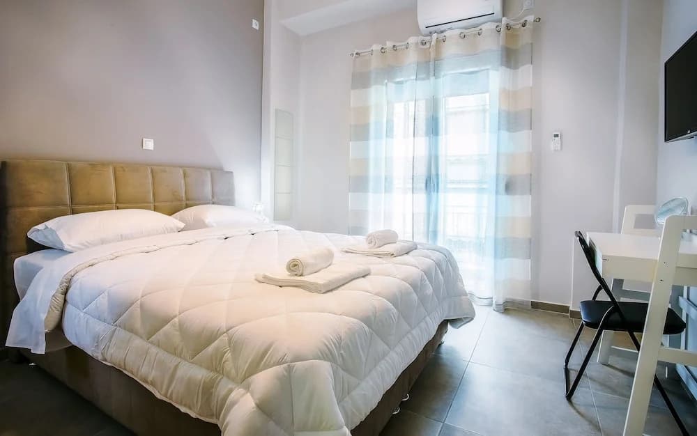 Spacious 3-Bedroom Apartment 90m from Train - main photo