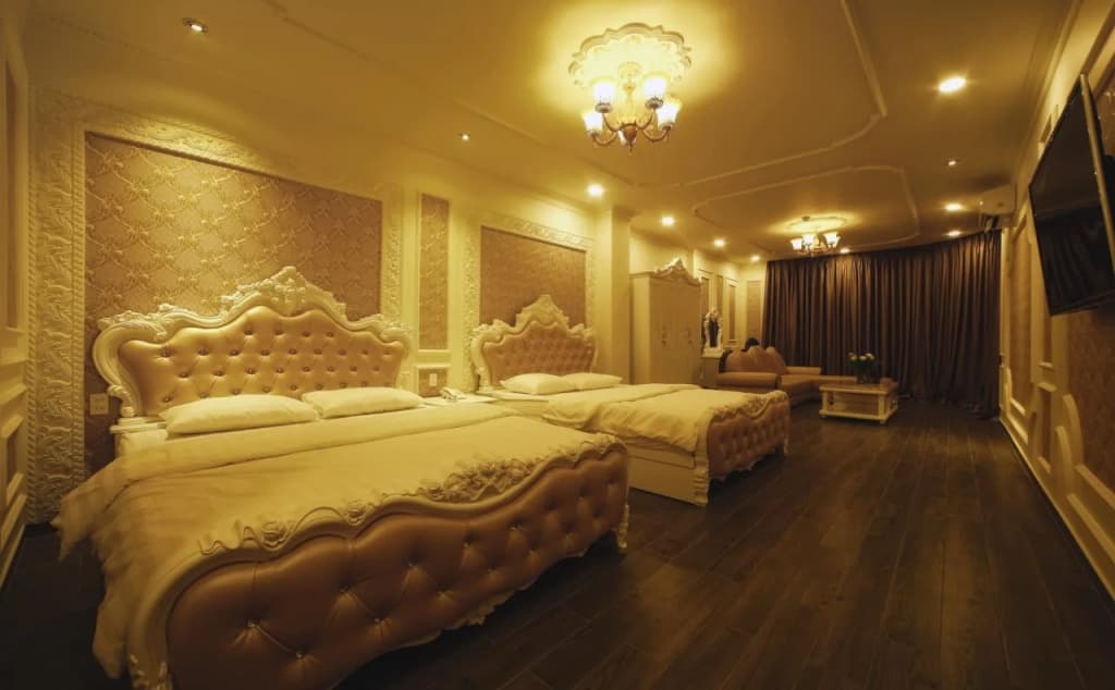 Royal Hotel - photo 10