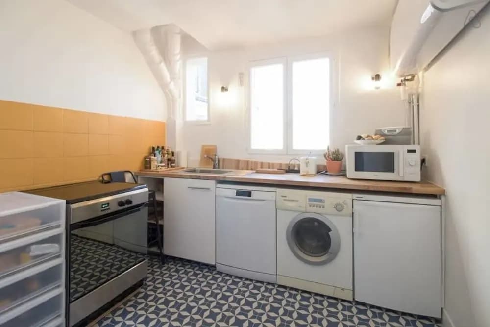 Cosy Flat Sleeps 4 W/terrace in the 10th District - photo 3