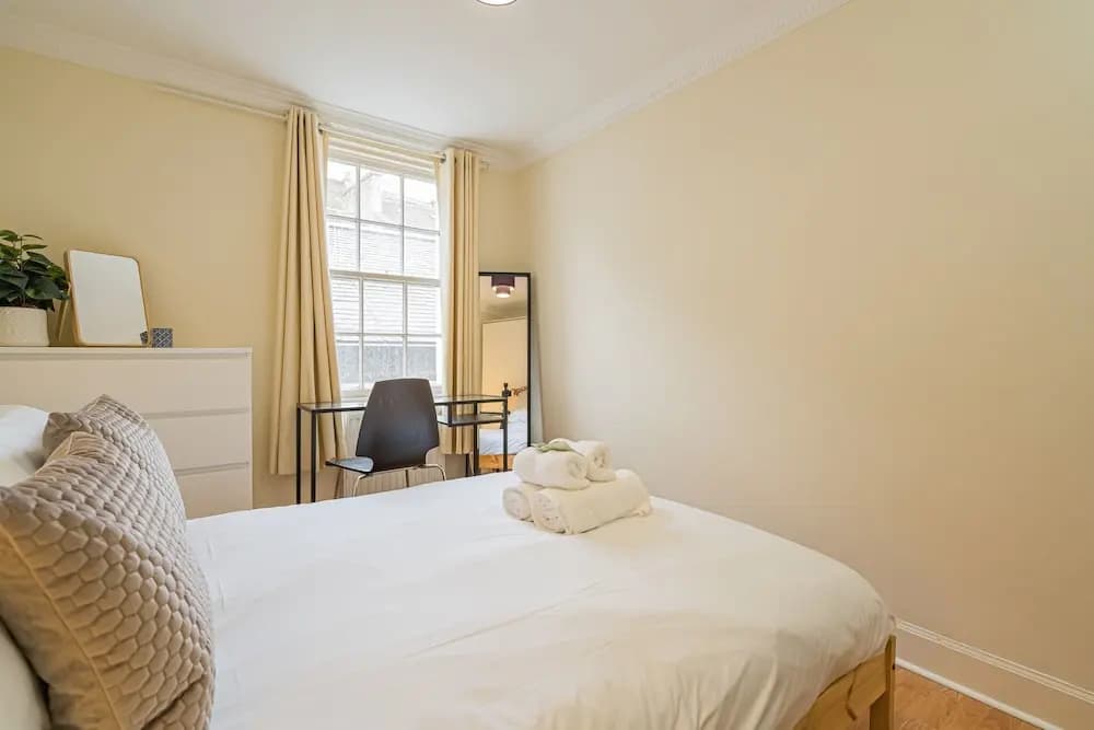 2 Bed Grassmarket Apartment - photo 5