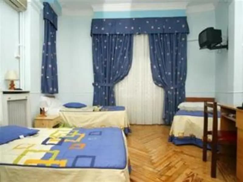 Hostal Alcazar Regis - photo 3