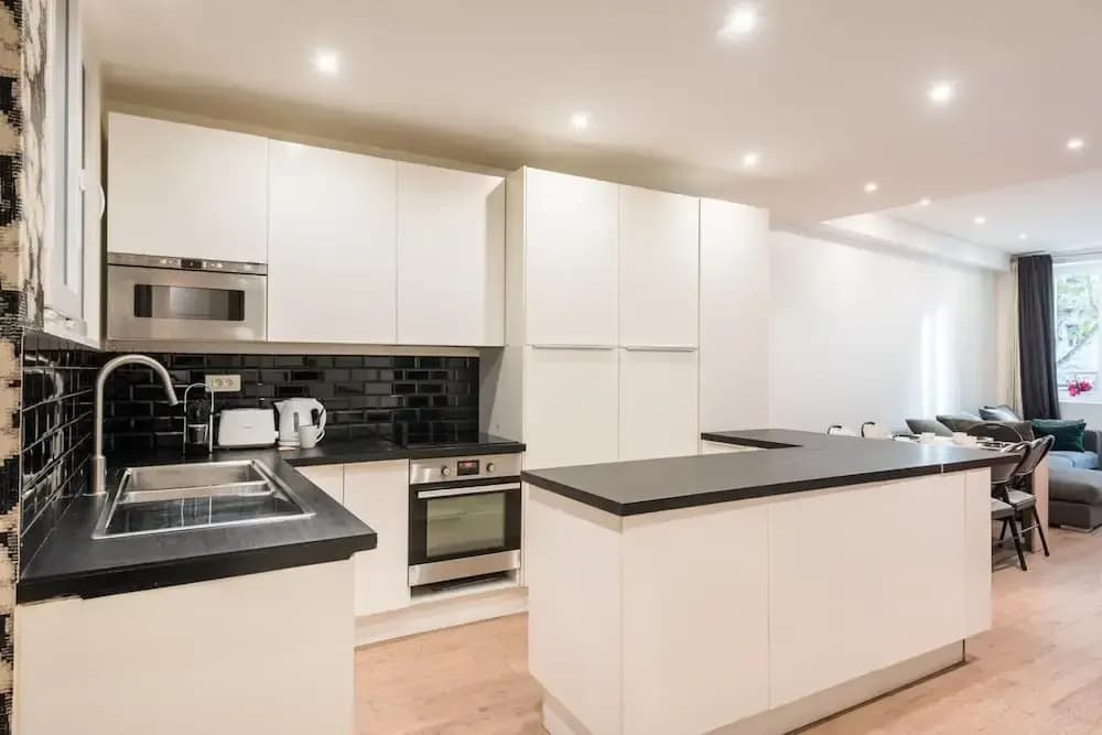Spacious Apartment With 2 Rooms - photo 6