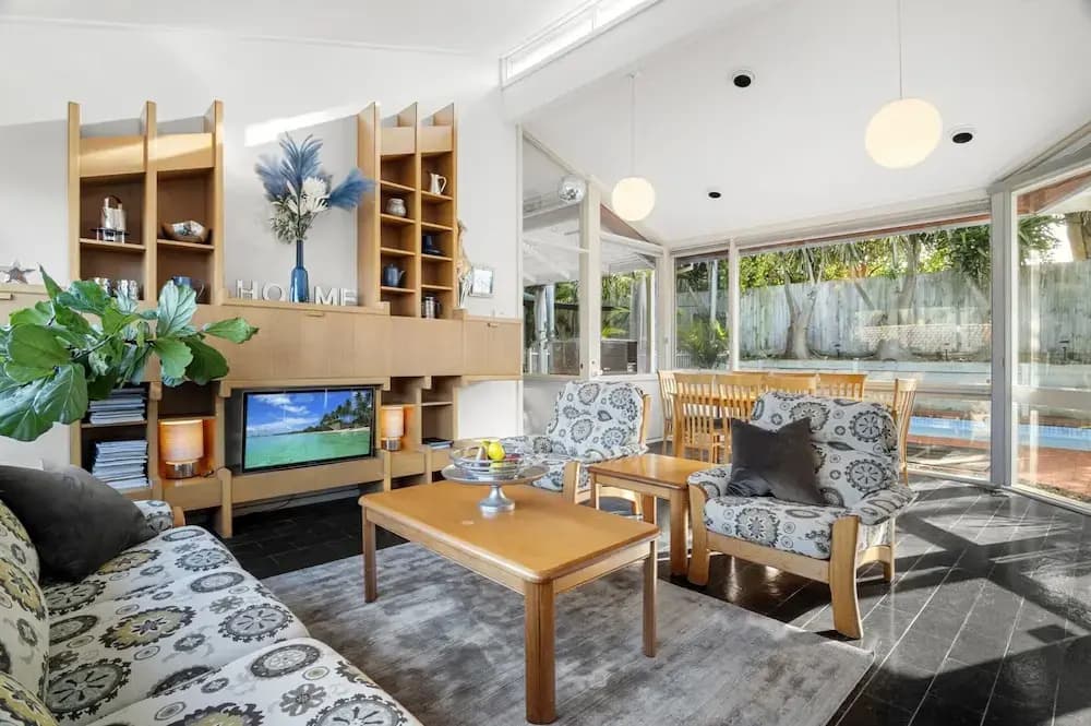 5-bed Haven With Pool Minutes From Beaches - photo 4