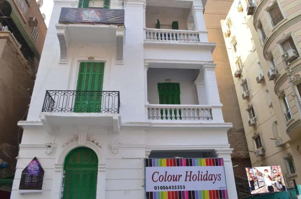 Colour Holidays - photo 1