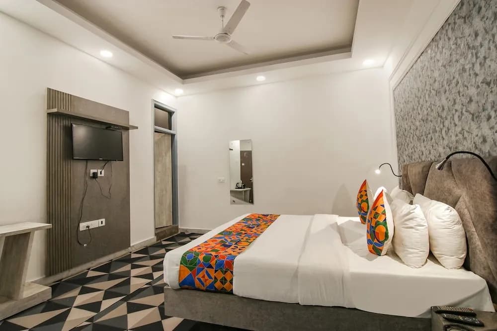 FabHotel Signature Luxe Inn - photo 6