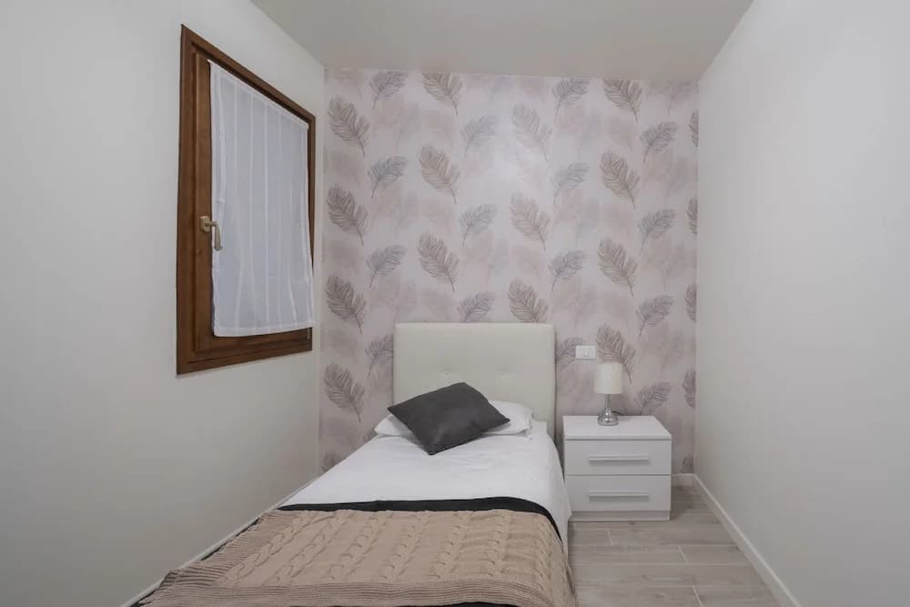 Apartments in San Marco with Canal View - photo 6