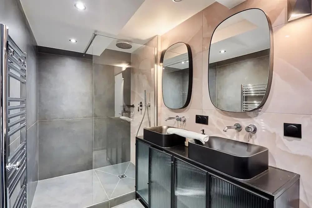 Modern Parisian Apartment Center of Paris - photo 6