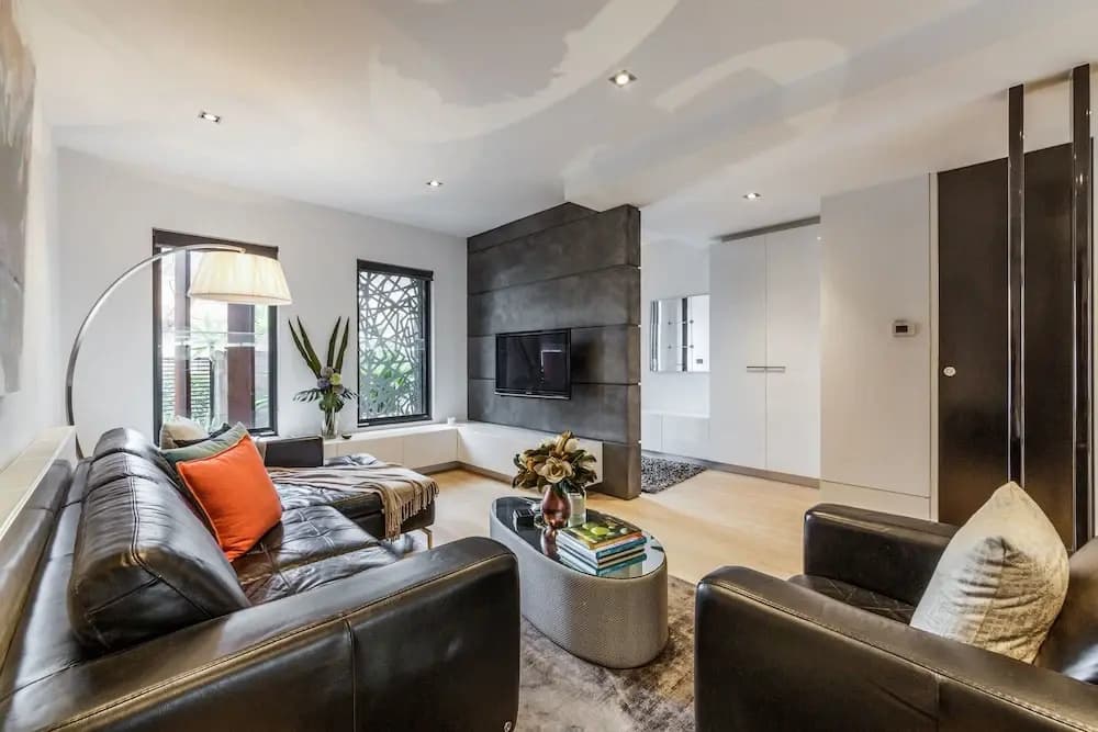 Luxury Designer Townhouse Parking - photo 5