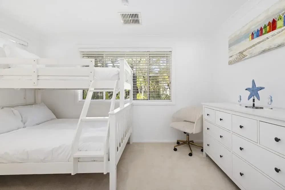 Spacious 4-bed Home Near Avalon Beach - photo 2