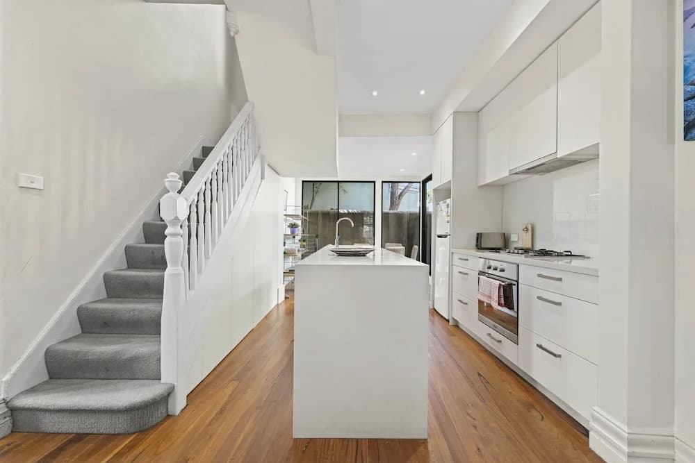Light Filled Charming Townhouse - photo 10