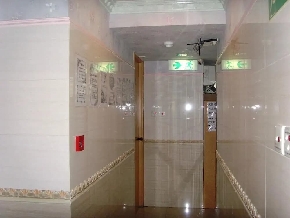 Yue Ka Guest House - 52-54 Argyle Street - photo 10