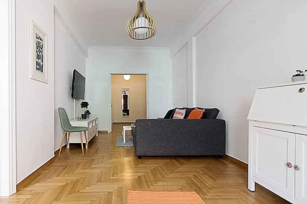 Spacious two bedroom apartment in Central location - photo 1