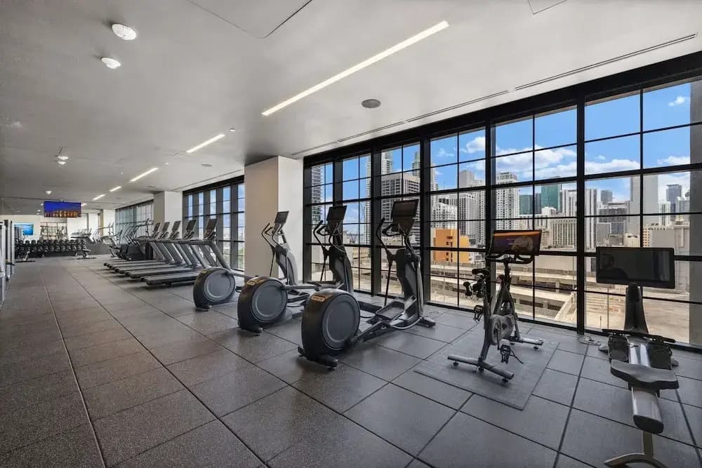 Elegant Studio with Panoramic City Views - photo 23