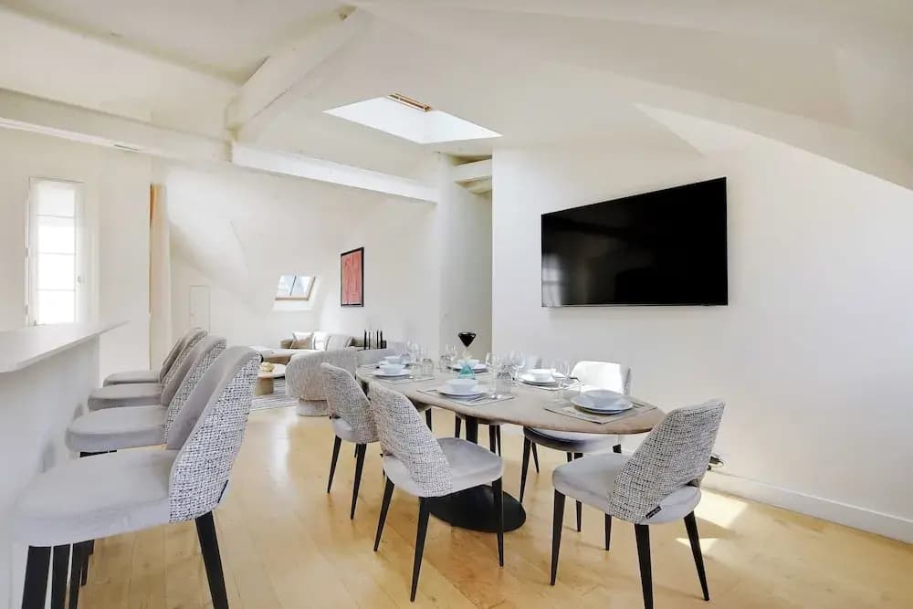 Apt a/c 3br/6p - Saint-lazare/les Champs Elysee - photo 11