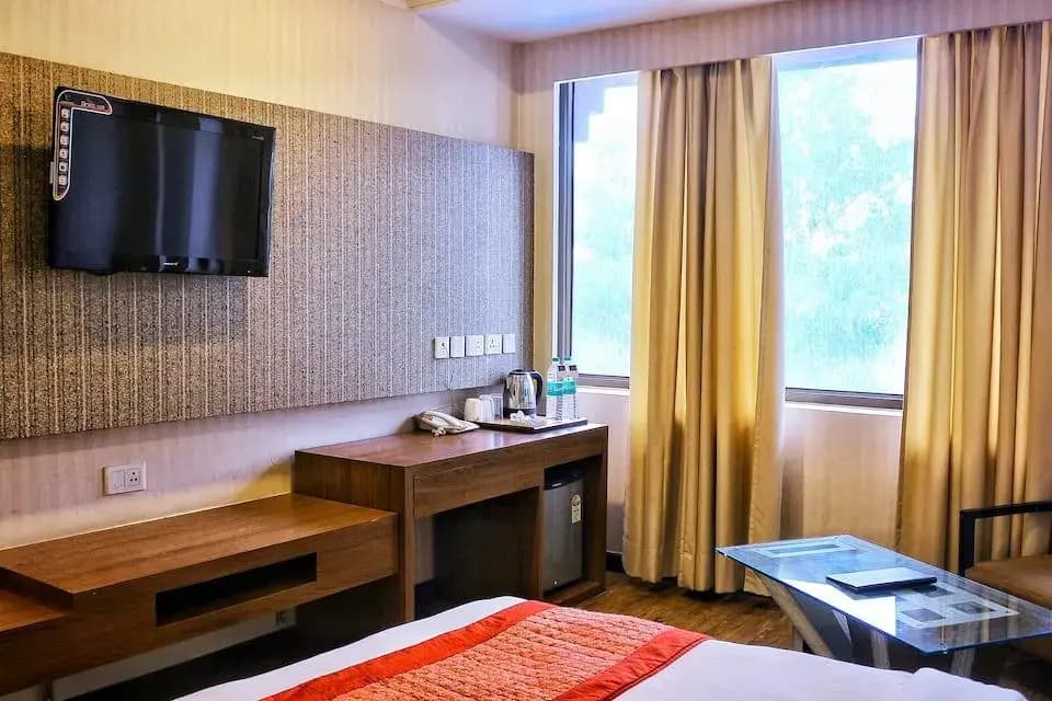 Sam Surya Hotel - photo 4