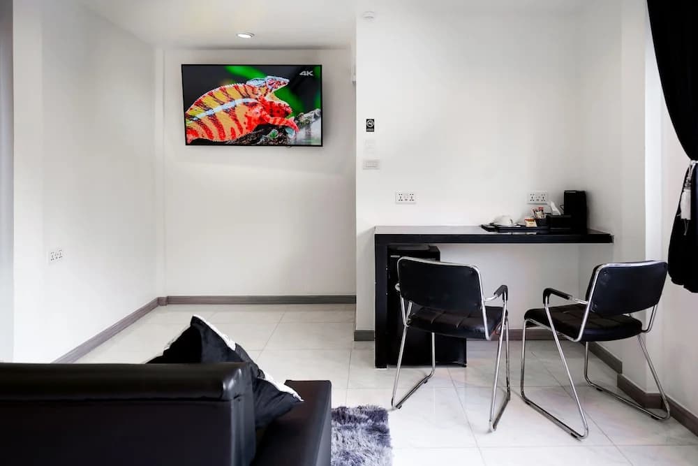 Thonglor Suites Hotel - photo 16