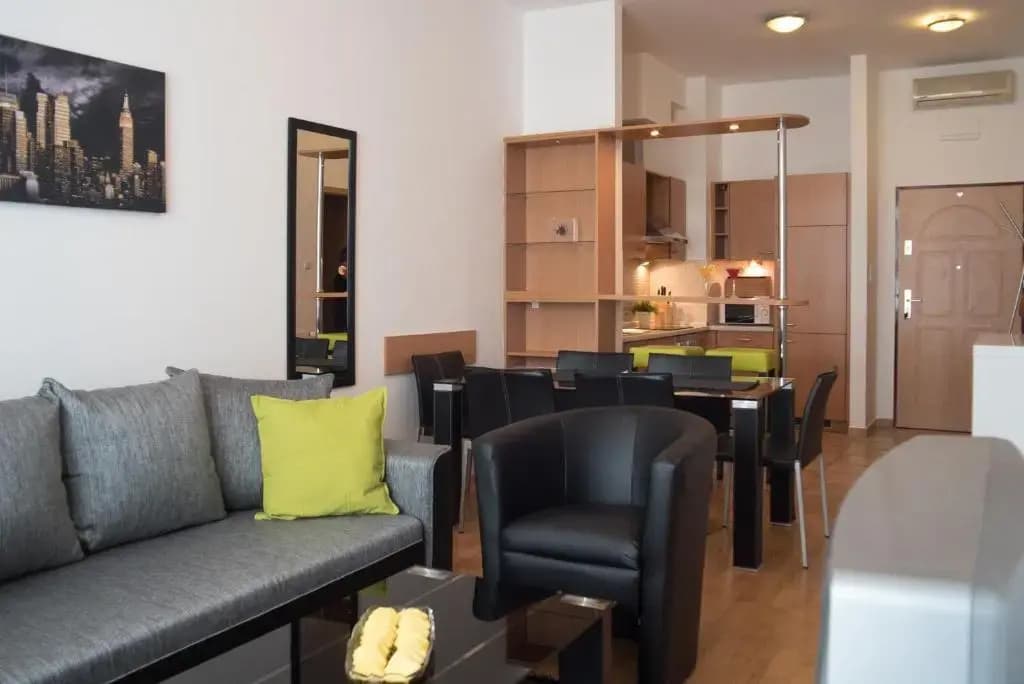 Apartment with Big Terrace - photo 3