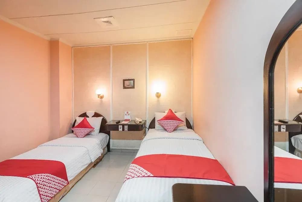 OYO 671 Hotel Capitol - photo 4