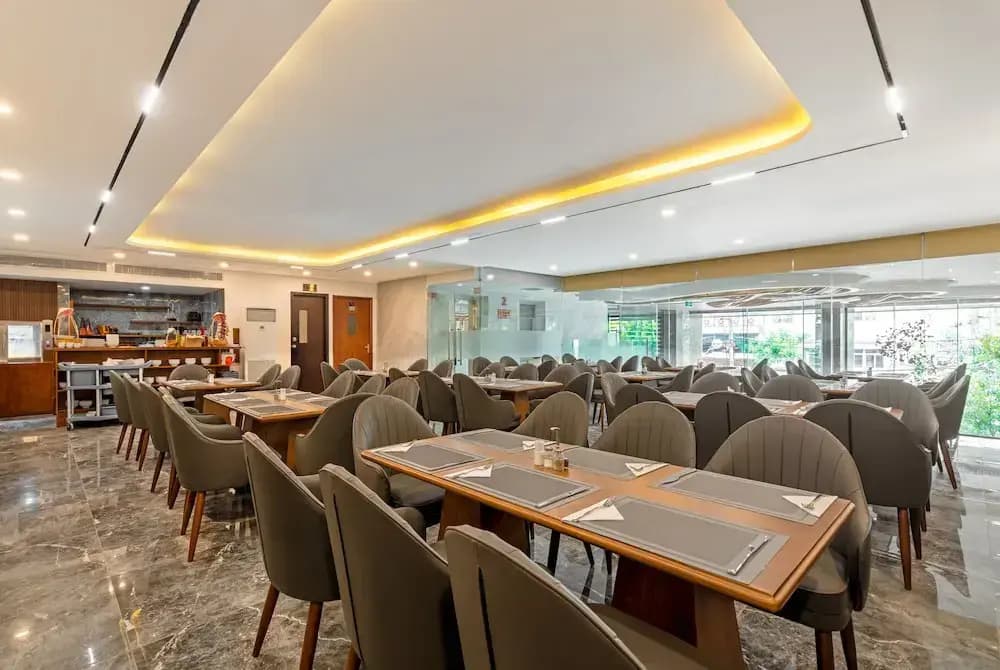 Mercy Emerald Hotel - photo 21