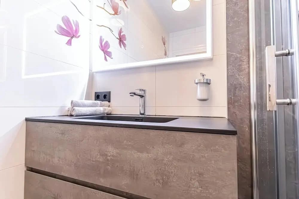 Chic 1BR with 1LV Apt In Central Vienna - photo 9