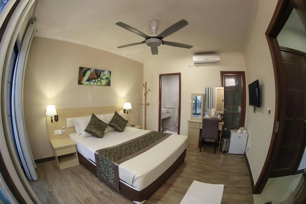 Triton Beach Hotel & Spa - photo 2