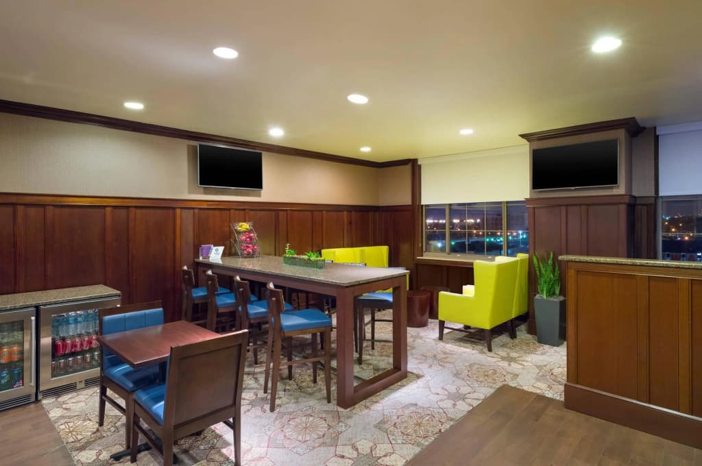 Sheraton JFK Airport - photo 16