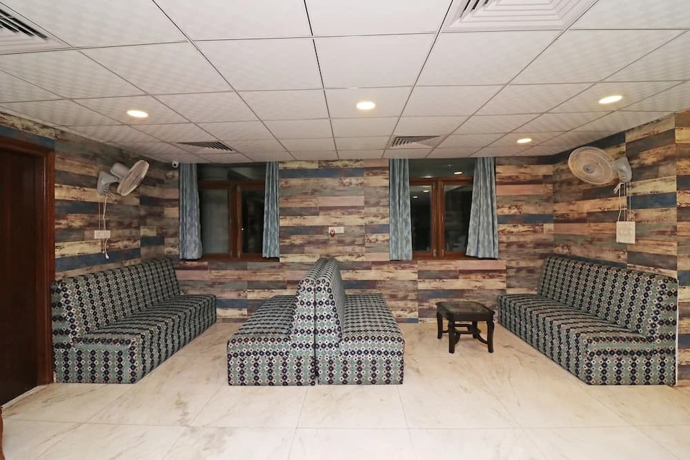 OYO 26911 Kcg Hotels - photo 2