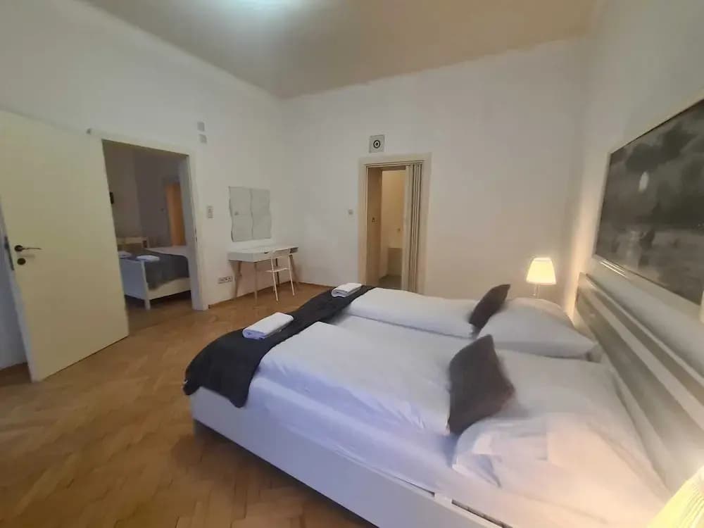 Comfort 3BR Apt Near Wiener Stadthalle - photo 2