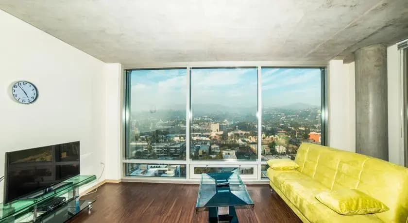 Hollywood Oriel Apartment - photo 6