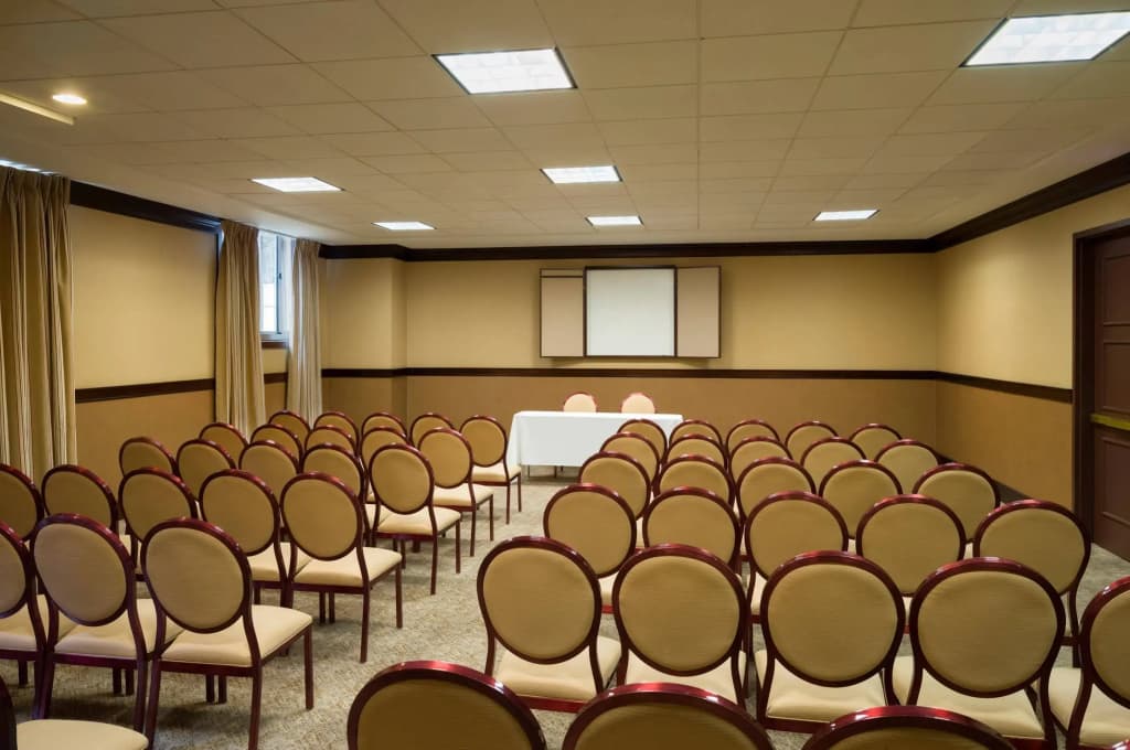 Sheraton JFK Airport - photo 10