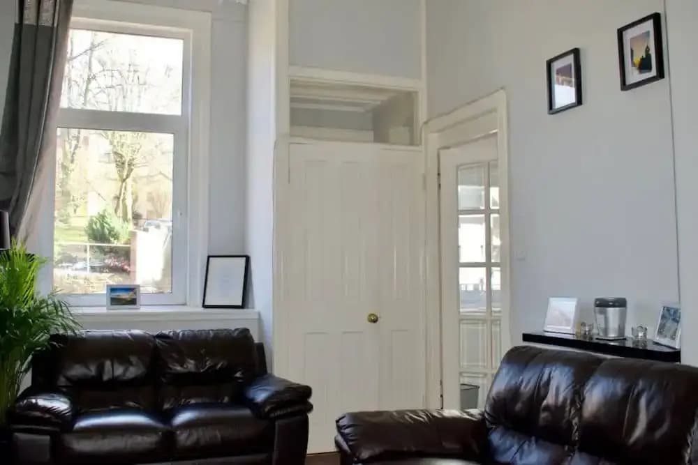 Cosy 1 Bedroom Edinburgh Apartment - photo 2