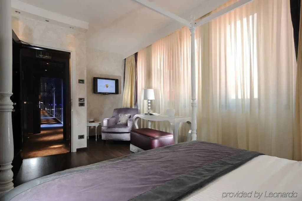 Carnival Palace Hotel - photo 3