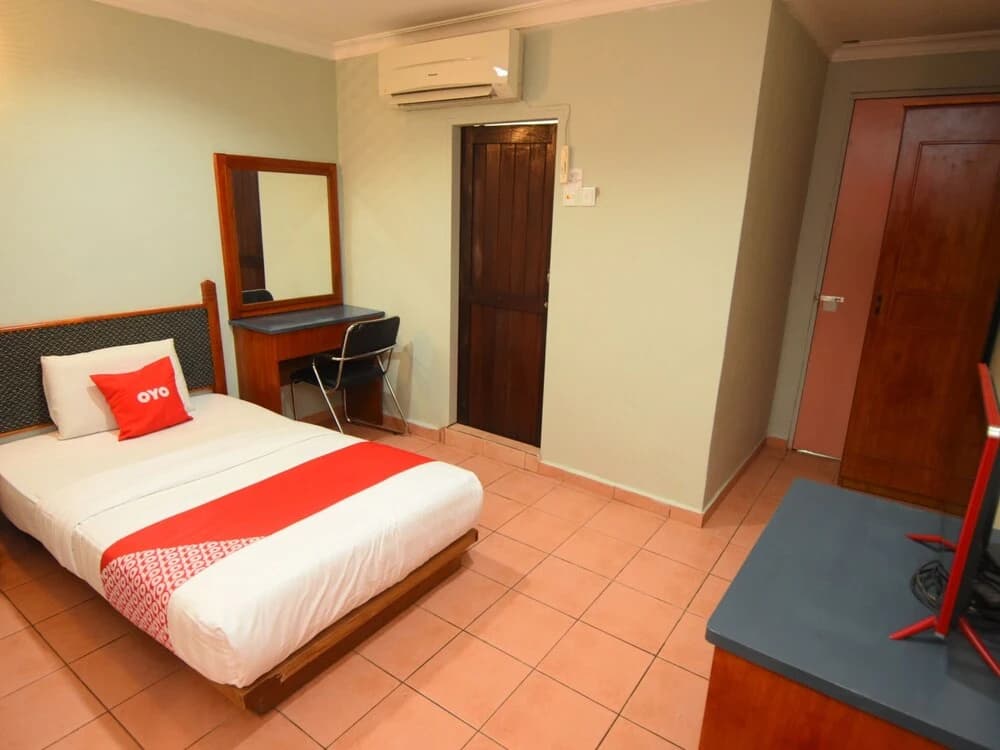 Highway Inn by OYO Rooms - photo 3